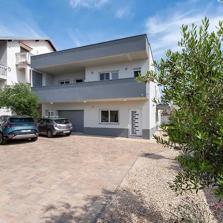 My Dalmatia - Blagdan Two With Private Parking Апартаменты *