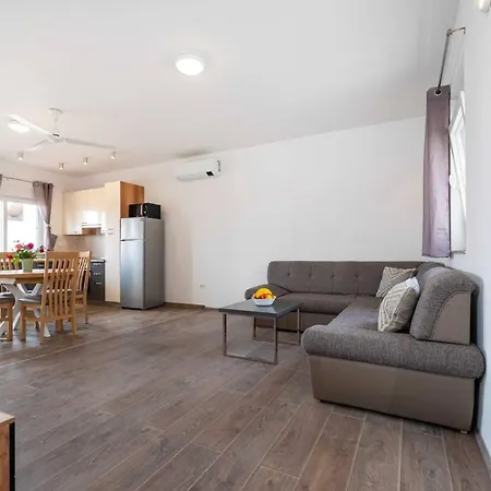 My Dalmatia - Blagdan Two With Private Parking Апартаменти Задар