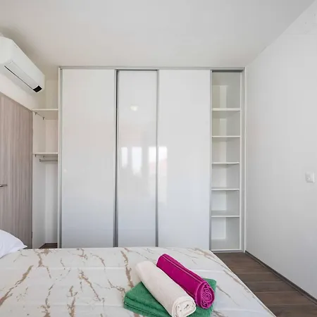 Апартаменти My Dalmatia - Blagdan Two With Private Parking *