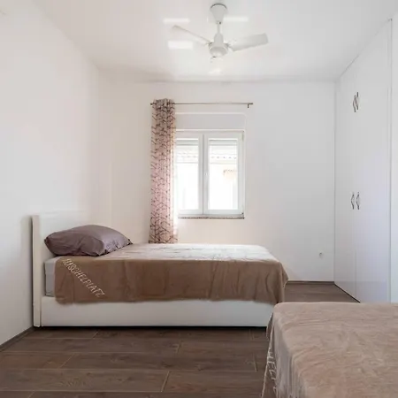 My Dalmatia - Blagdan Two With Private Parking Апартаменти Задар