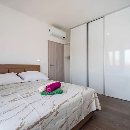 My Dalmatia - Blagdan Two With Private Parking Apartmán